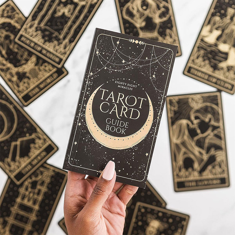Baraja de cartas de tarot de lámina dorada de lujo.