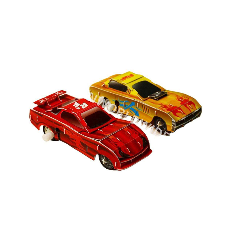 Modelo de rompecabezas 3D de plástico de coche de carreras.