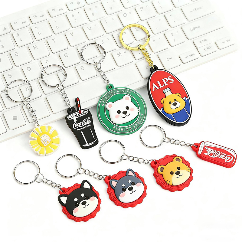 Llavero de PVC suave personalizado con lindos diseños de bebidas y personajes.