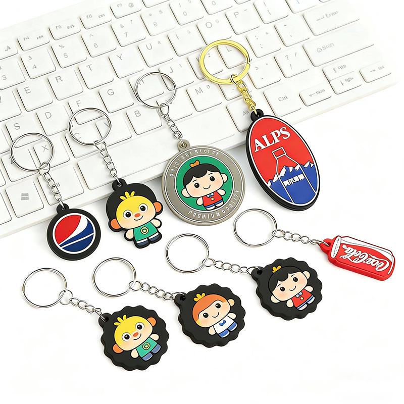 Llavero de PVC suave personalizado con lindos diseños de bebidas y personajes.